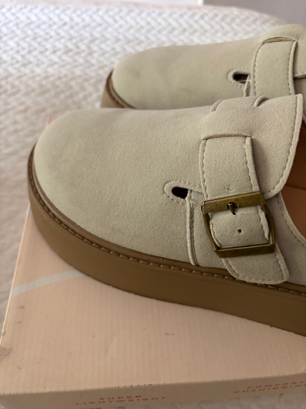 Easy Spirit Cream Platform Mule with Buckle (New) - Picture 2 of 14